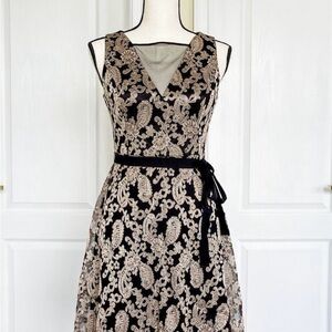 Jessica Simpson Size 2 Embroidered Detail Black & Gold Laced Lux Cocktail Dress